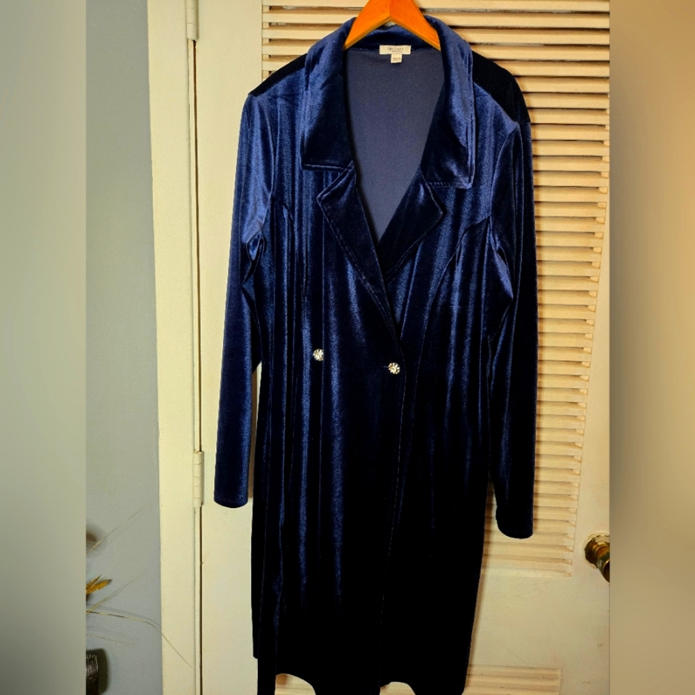 Cato Velvet like suit dress size 18/20 worn once to a Christmas party.